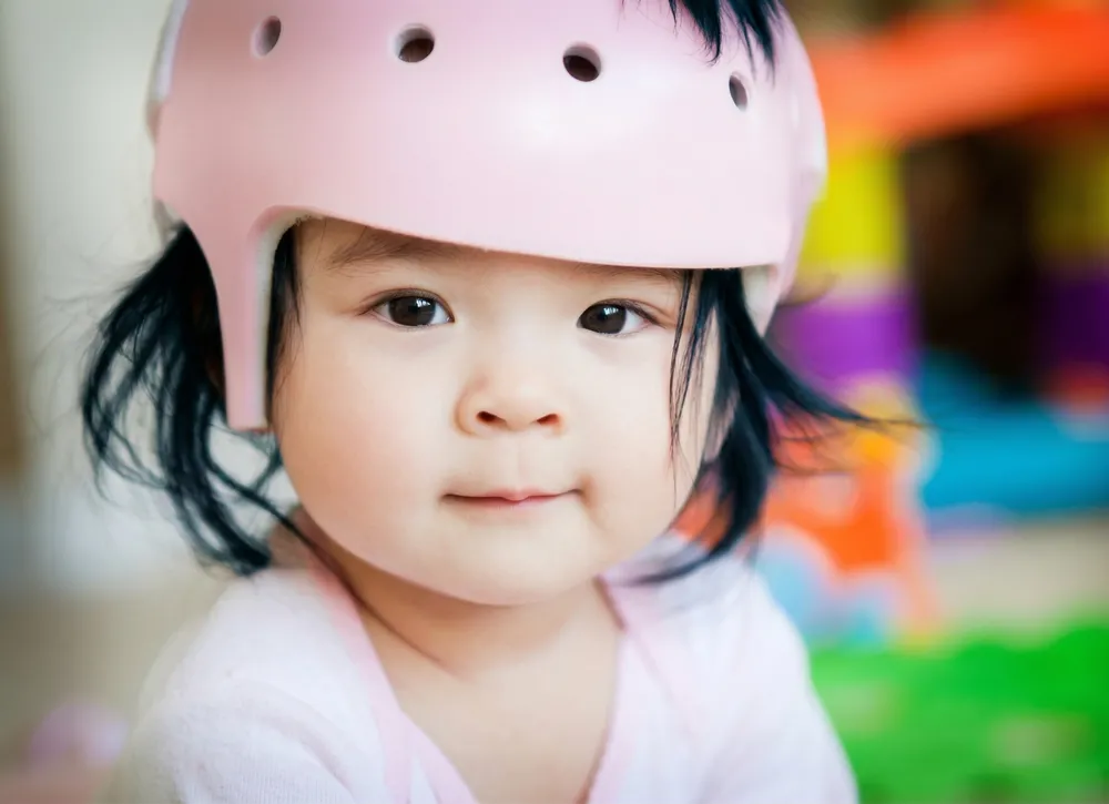 헬멧 착용 아이 이미지